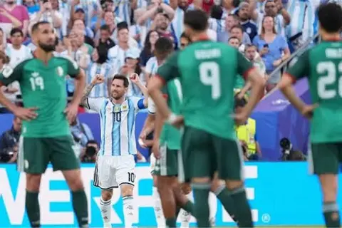 تقارير: الاتحاد الجزائري يتقدم بشكوى إلى فيفا ضد حكام مباراة الأرجنتين